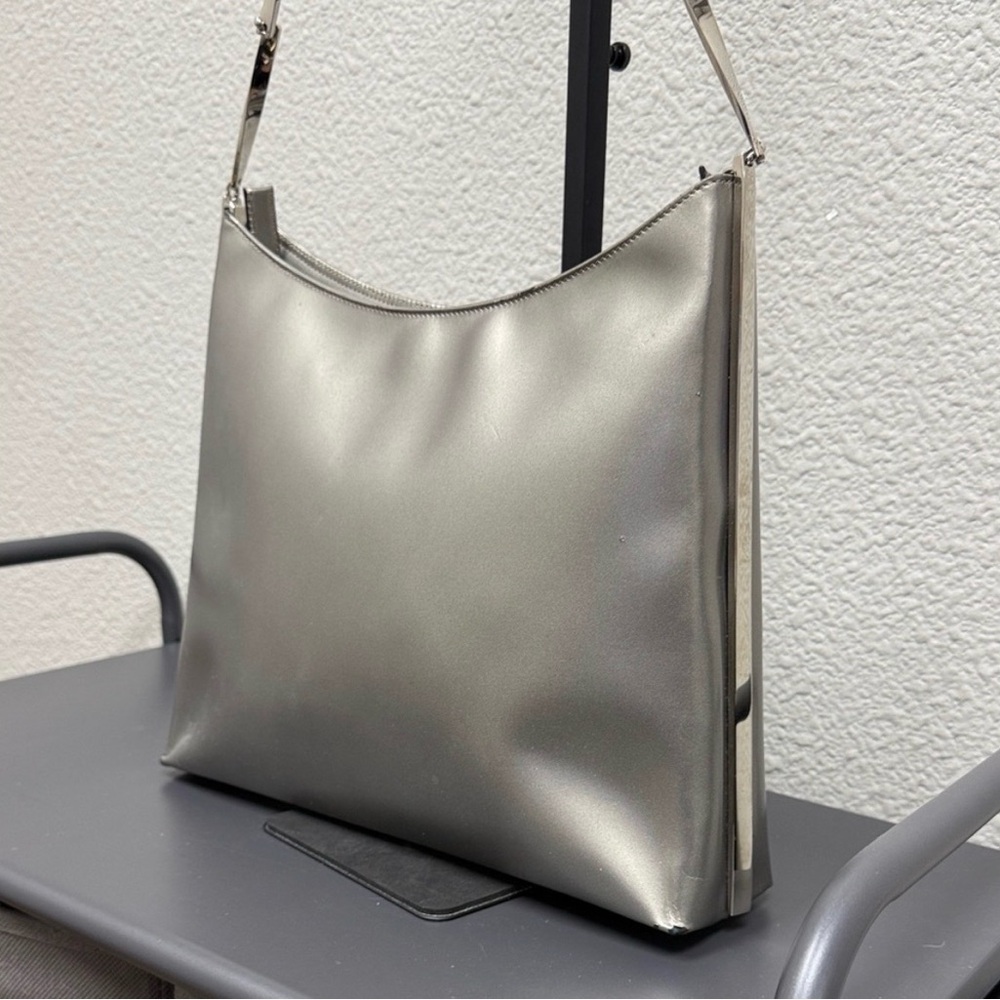 EUC AUTHENTIC VINTAGE SALVATORE FERRAGAMO METALLIC GREY/SILVER